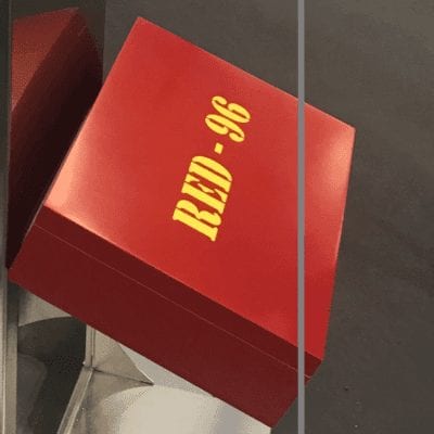 Fabrication en petite série d’un coffret laqué rouge sur mesure