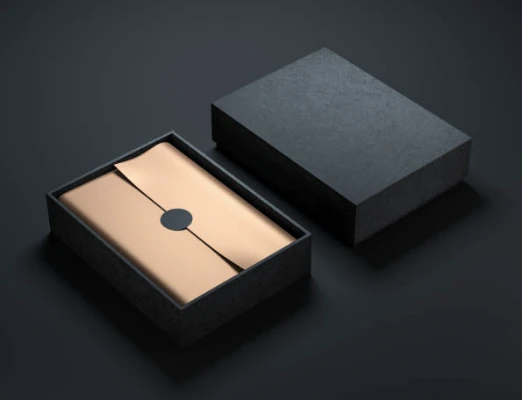 Coffret haut de gamme illustrant une expérience phygitale associée au packaging
